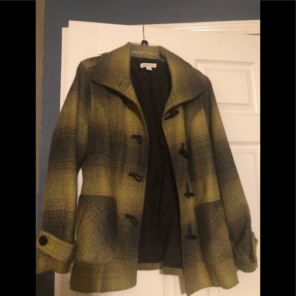 Green pea coat - Picture 1 of 2